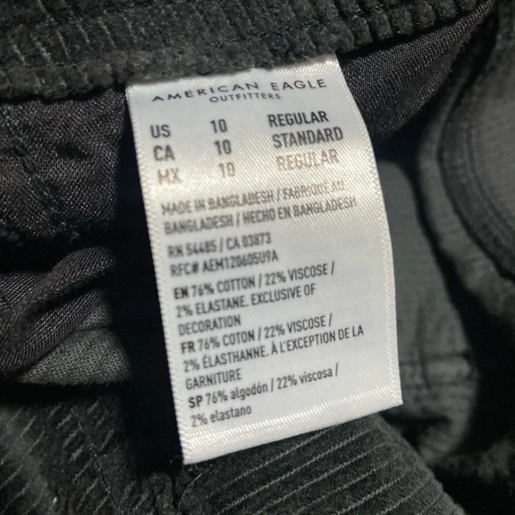 American eagle 
Black Cargo Pants - Picture 4 of 4